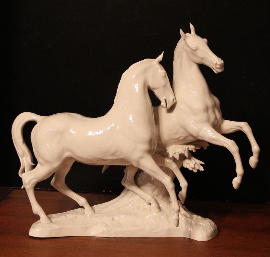 Скульптурная композиция «Пара лошадей»